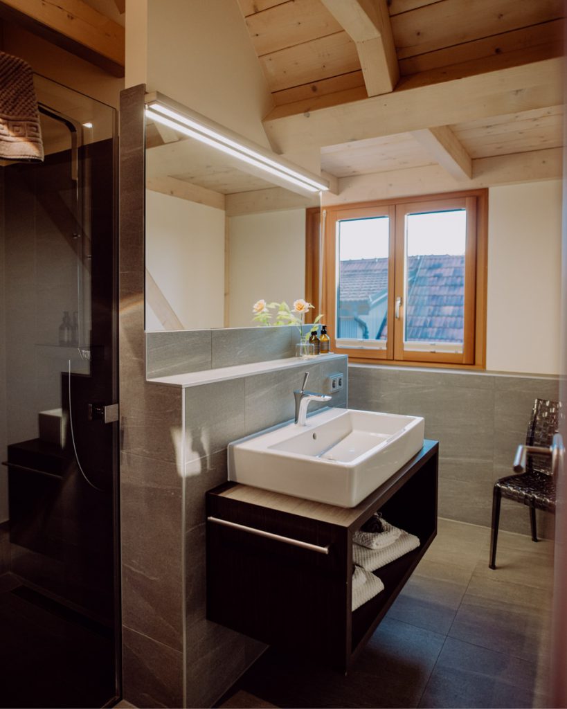 Badezimmer vom Sternenhimmel-Zimmer im Winkel Art Hotel